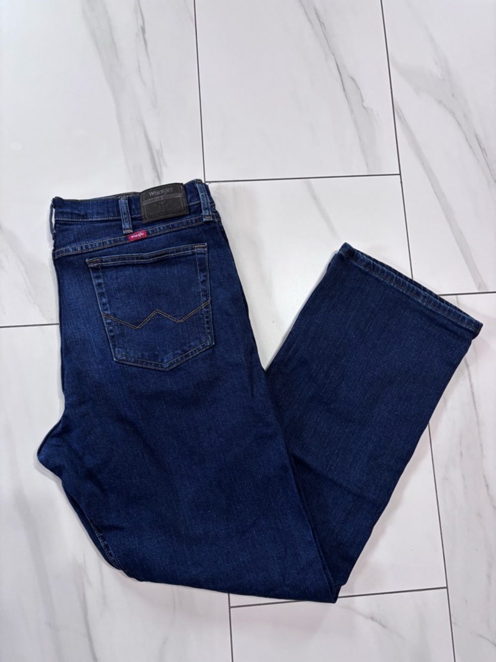 Wrangler relaxed boot cut jeans 36x30